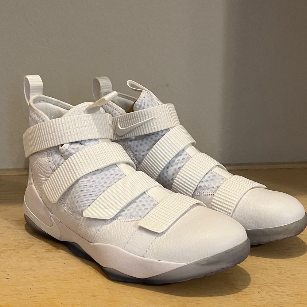 Nike Lebron James Soldier XI White/ Pure Platinum